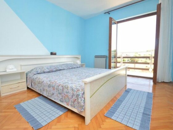 Mirela - Three Bedroom - Photo4