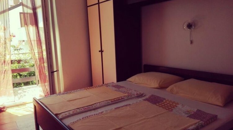  Photo 2