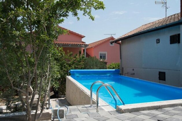 House with outdoor pool in Tisno - Photo2