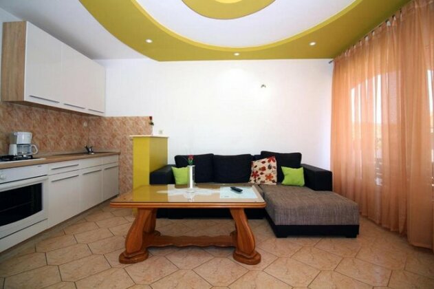 House with outdoor pool in Tisno - Photo4