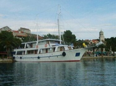Cruise from Trogir on M/S Otac Nikola
