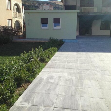  Photo 2