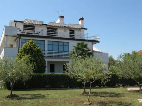 Apartments & Rooms Villa Adamovic - Photo5