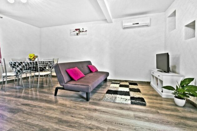 CICI house with apartment - Photo4