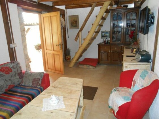 GUSCOK Rustic house - Photo4