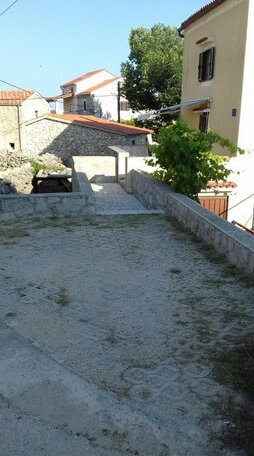  Photo 2
