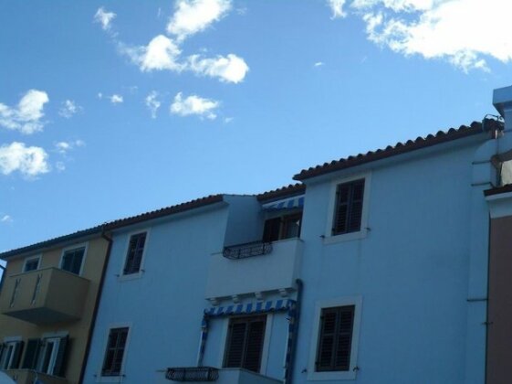  Photo 1