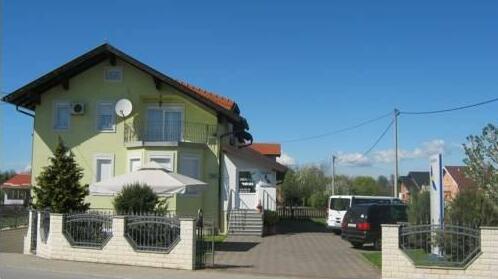 Guesthouse Ikar Zagreb Airport - Photo2