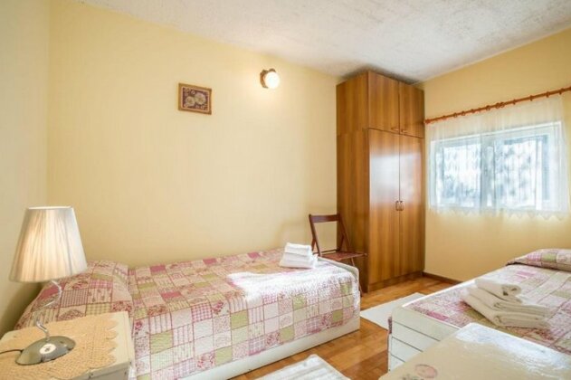 Apartment Srecko Vinisce - Photo3