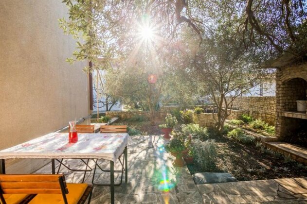 Apartment Srecko Vinisce - Photo4