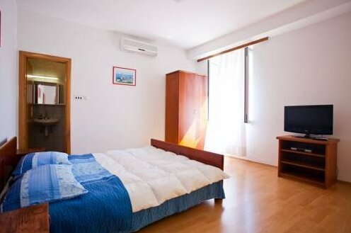 Apartments Alen Vis - Photo4