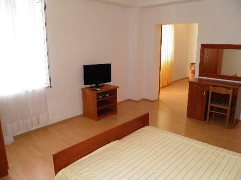Apartments Alen Vis - Photo5