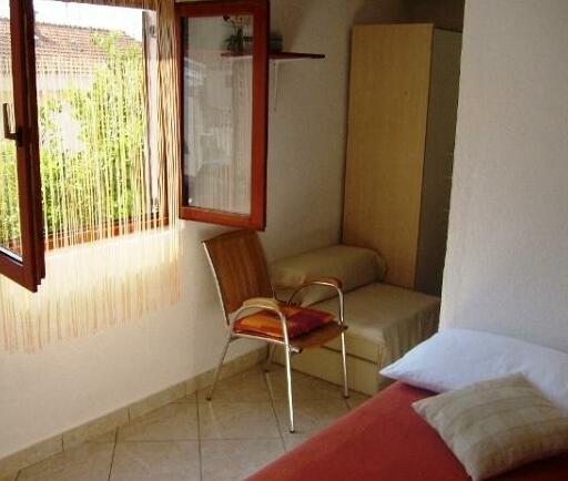  Photo 1