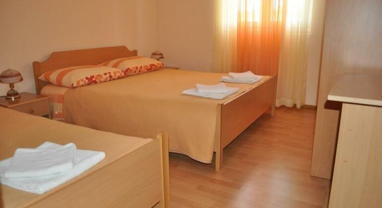 Apartments Zora Vis - Photo3