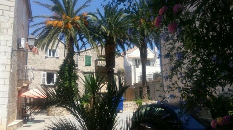  Photo 2