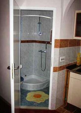 Robinson Apartments - Photo4
