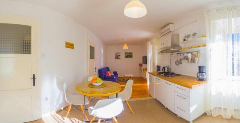 Terrace Apartment With Patio - Photo2