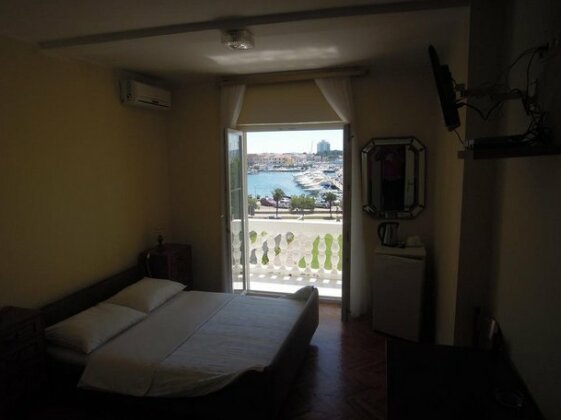 Apartment and Rooms Villa Kolonada - Photo2