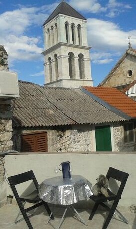  Photo 1