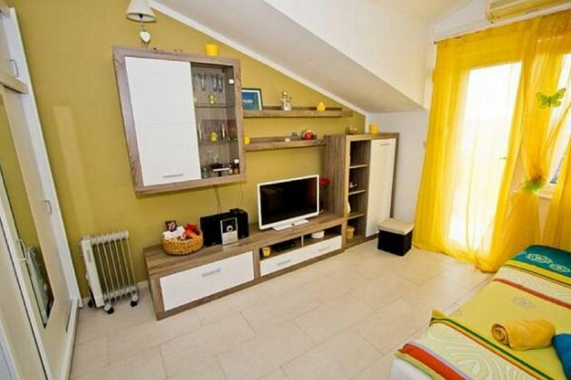 Apartment Yellow Story - Photo2