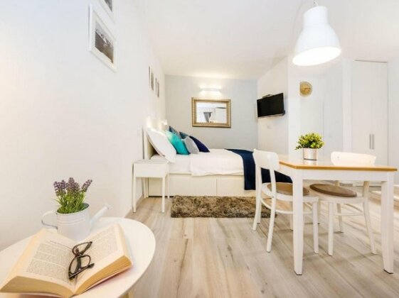 Navis Luxury Apartments - Photo2