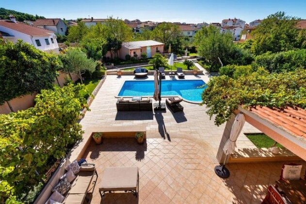 Navis Luxury Villa - Photo2
