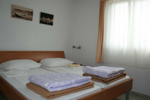 Apartments Dora Vrboska - Photo2