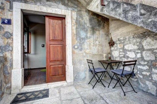 Old town studio and apartment - Photo4