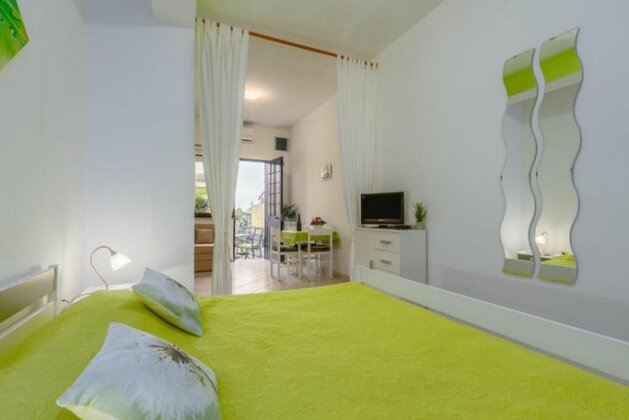 Studio Apartments Romina - Photo2