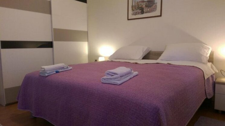 Angela's Apartments - Photo3