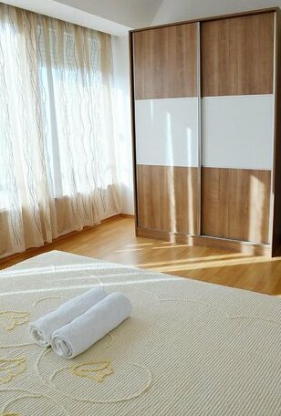 Cozy Two-Bedroom Apartment - Photo3