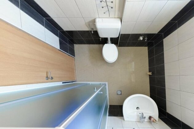 Cozy Two-Bedroom Apartment - Photo4