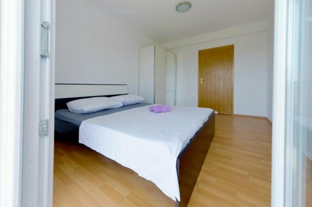 Cozy Two-Bedroom Apartment - Photo5