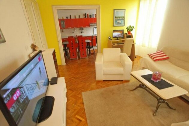 Funky Old Town Apartment - Photo3