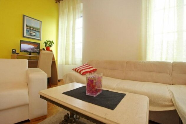 Funky Old Town Apartment - Photo4