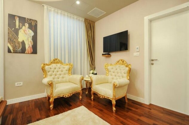 Silver & Gold Luxury Rooms - Photo4