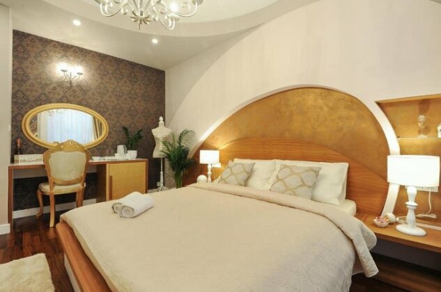 Silver & Gold Luxury Rooms - Photo5