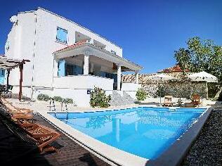 Spirini Dvori - Six Bedroom - Photo2