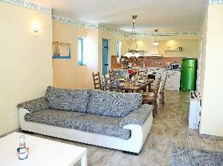 Spirini Dvori - Six Bedroom - Photo3