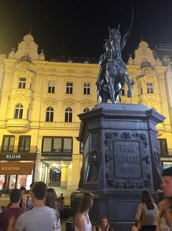 Angel Main Square Center Zagreb - Photo2
