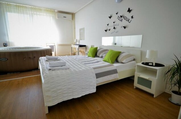 Apartment Zagreb Jacuzzi - Photo5
