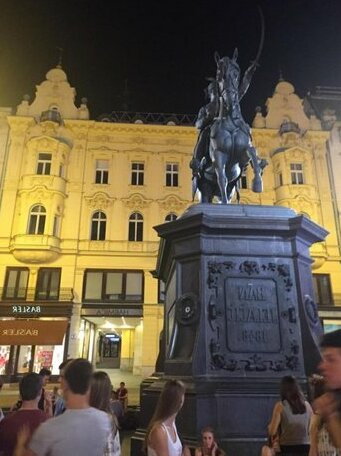 Hostel Poolside Zagreb - Photo2