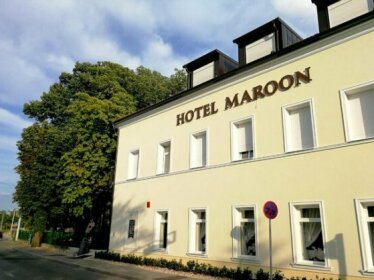 Hotel Maroon