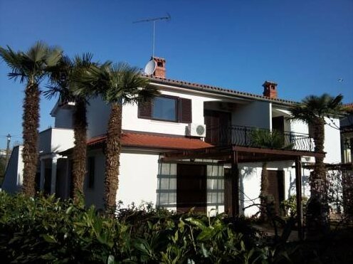  Photo 2