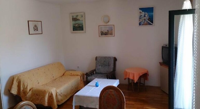 Low Buget Family Apartments - Photo5