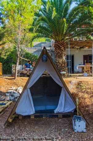 Cast Away - Eco Village - Photo3