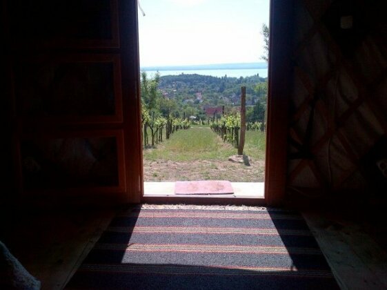 Almond Grove Yurt Hotel - Photo4