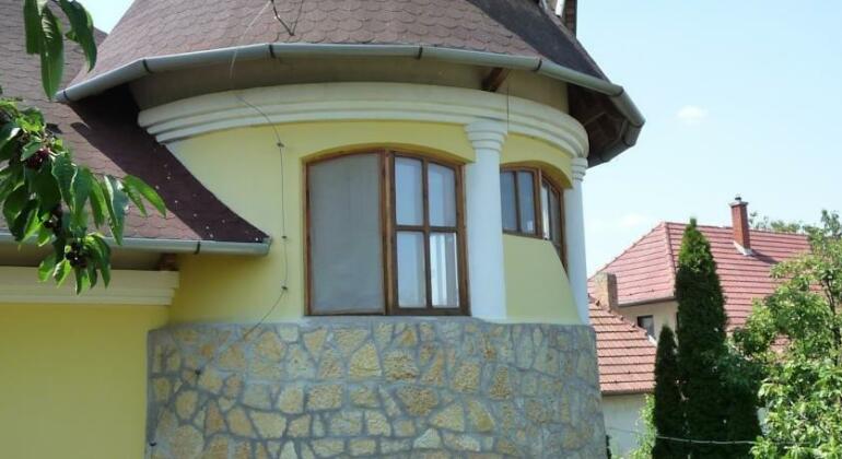 Stefan Apartments