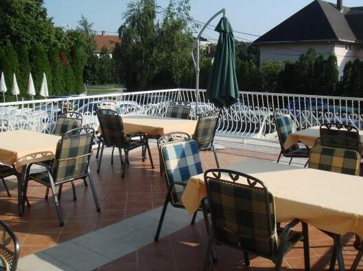 Green Guesthouse Balatonfured - Photo3