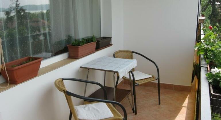 Liliom Apartments Balatonfured - Photo4